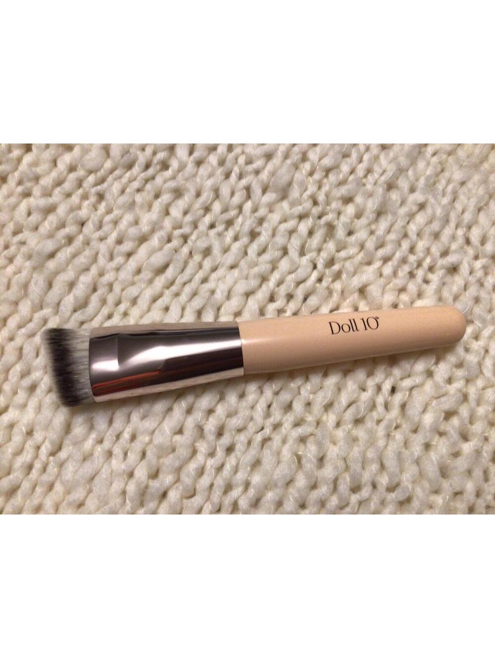NEW Doll 10 - No. 14 Sculpting Foundation Brush